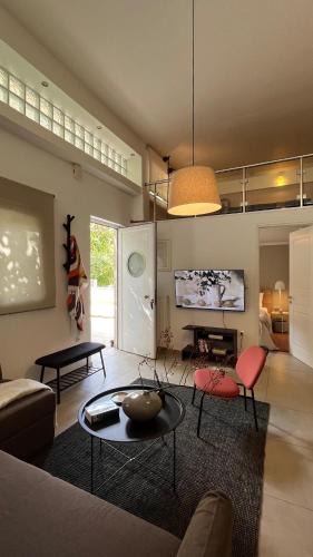 Khalandrion Apartment | Lemon & Roses