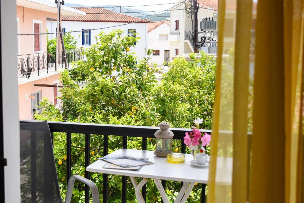 Foinikounta Apartment | Lemon Studio only 150m to the beach