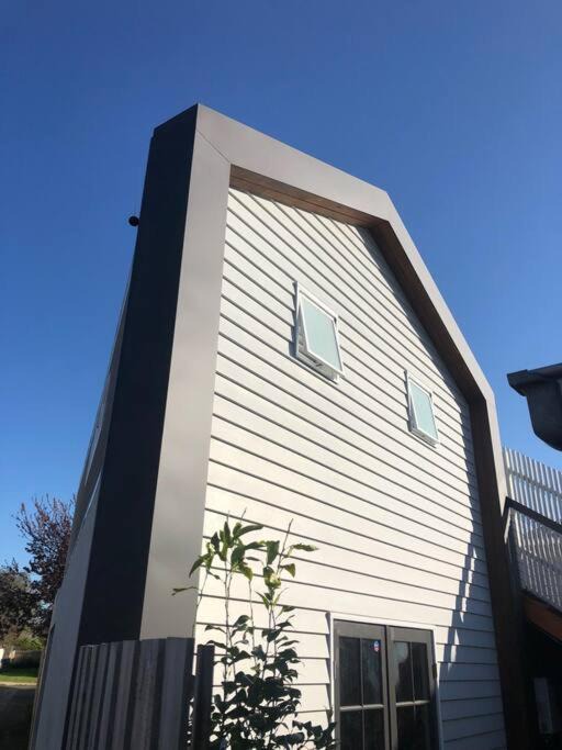 East Geelong Apartment | Limeburners Loft Geelong - Walk to CBD Waterfront Hospitals