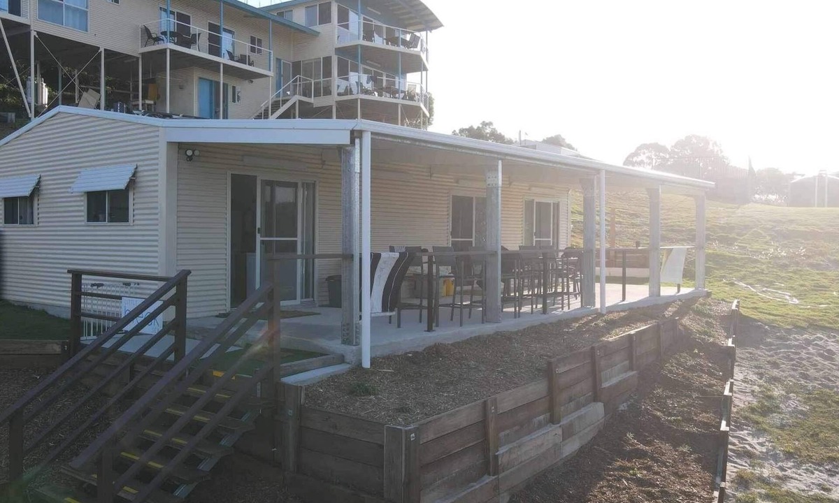 Orchid Beach Cabin | Little Break Sea, LIttle Break Sea