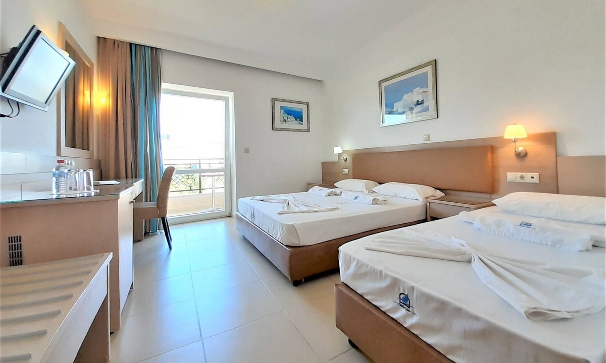 Kokinos Pirgos Hotel | Little Inn