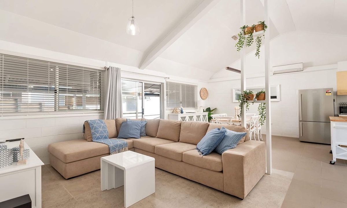 Boat Harbour Apartment | Little Kingsley Beach House - Back Flat - across the road from the Beach