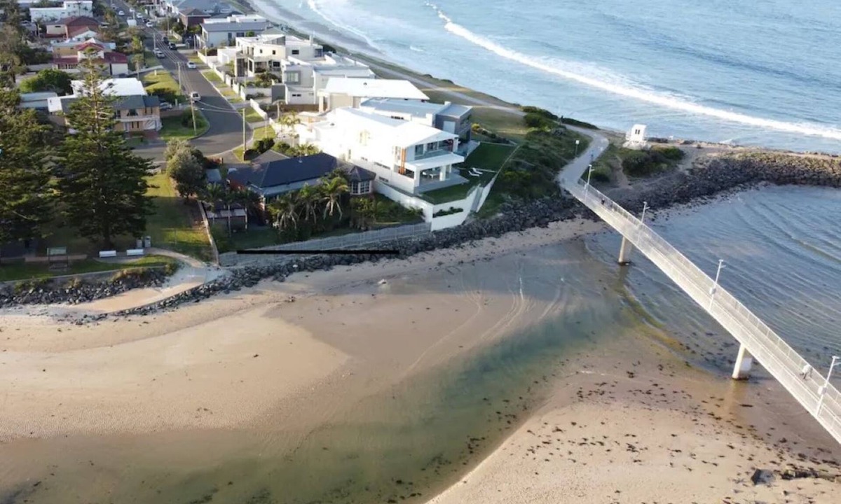 Barrack Point Apartment | 'LITTLE LAKE LODGE' - on Warilla Beach/Little Lake