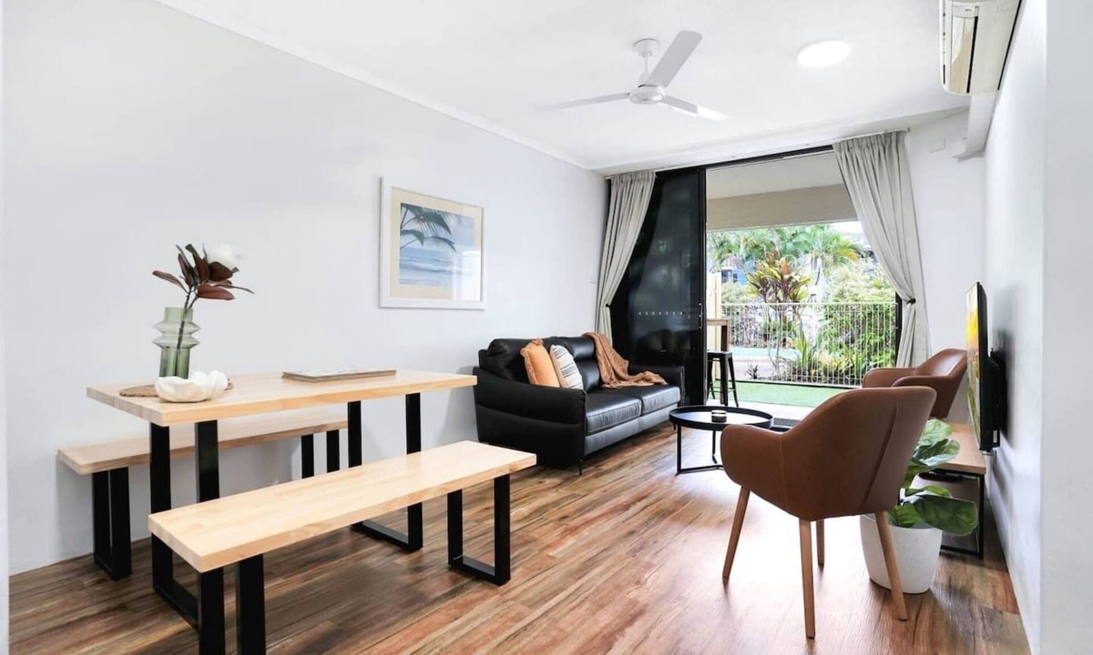 Cairns North Apartment | Living on Lake - Stylish Townhouse with Pool & Patio Near Esplanade