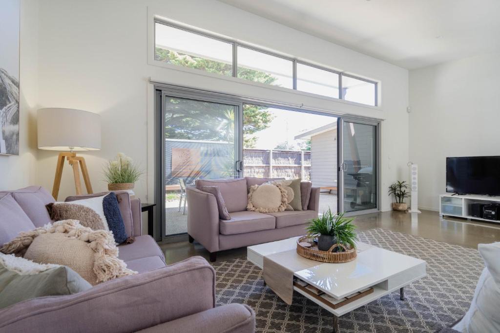 Cowes House | Living The Beach Dream - Pets, WiFi, 4 bdrm, 450m Shops