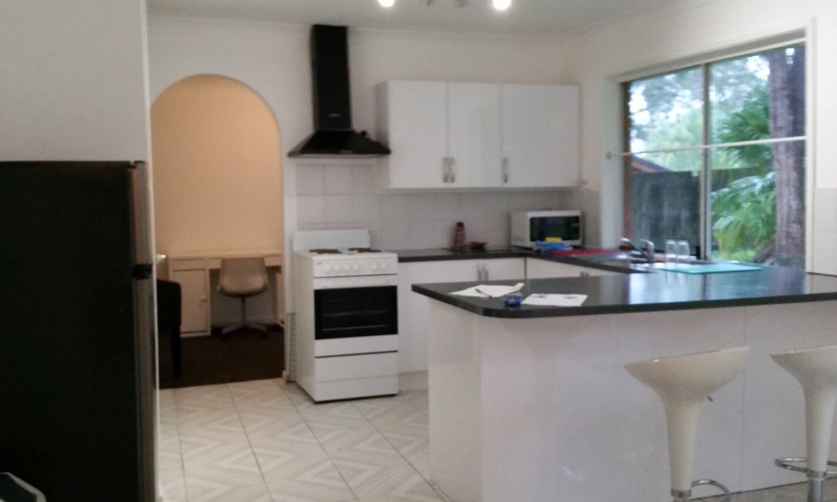 Eagleby House | Logan Hospital Dreamworld. Tamborine. upmarket area 3 bed furnished, ask pets.