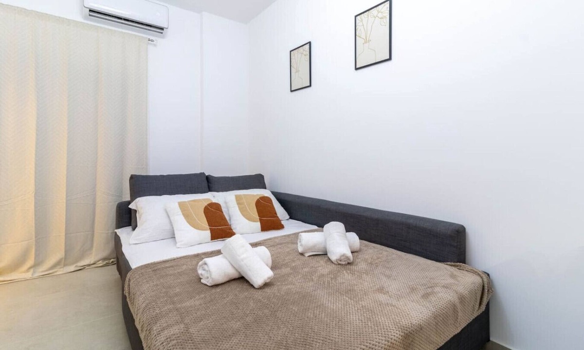 Loutraki Apartment | Loutraki Studio by the Beach – Bars & Taverns/AC/W