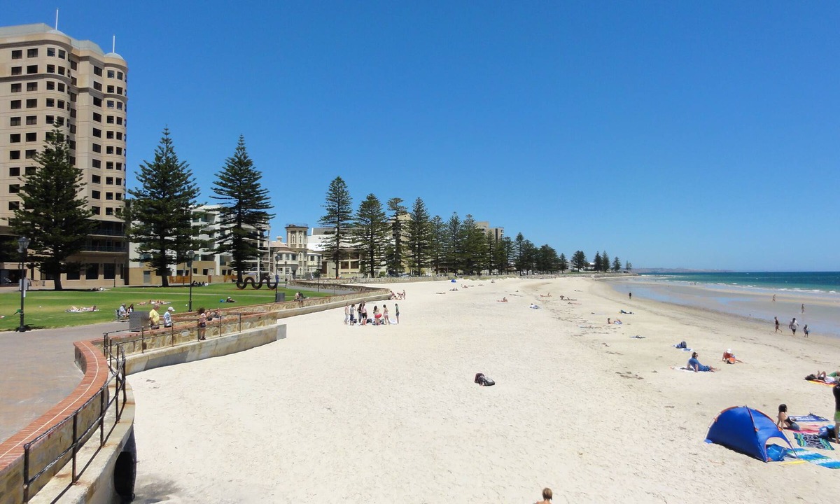 Glenelg Apartment | Lovely Driftwood Taft Apartment. Close to Beach & Everything! n