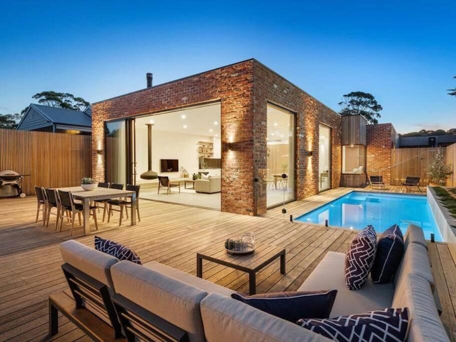 Flinders House | LUXE Poolside living, in the heart of Flinders