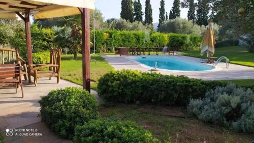 Chalcis Villa | Luxurious 6 bedroom villa with a private pool