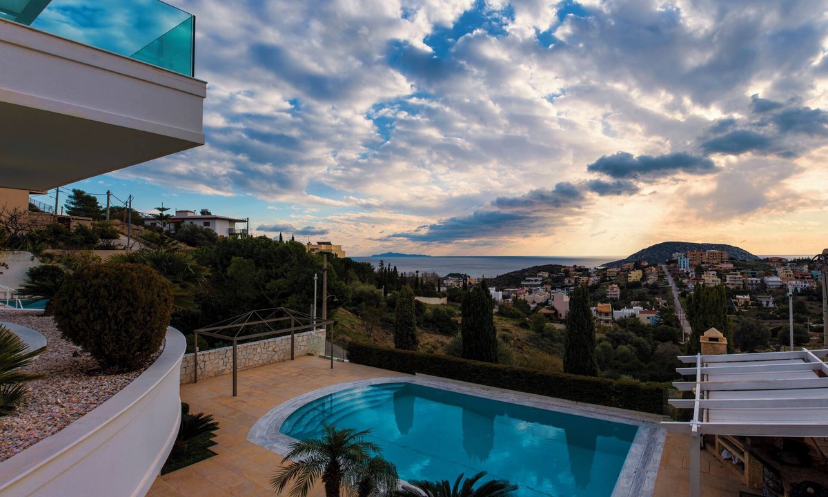 Anavyssos Villa | Luxurious Family friendly Villa Anavyssos