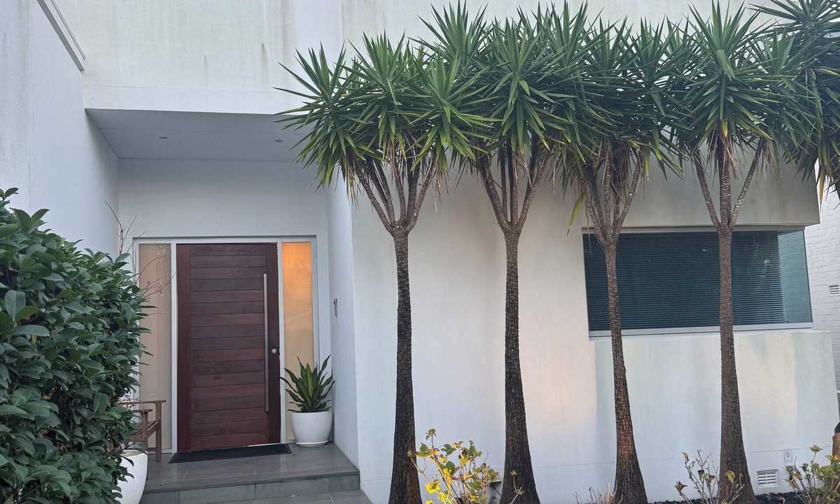 Blakehurst House | Luxurious Parkside residence, architecturally designed tri-level home with pool.