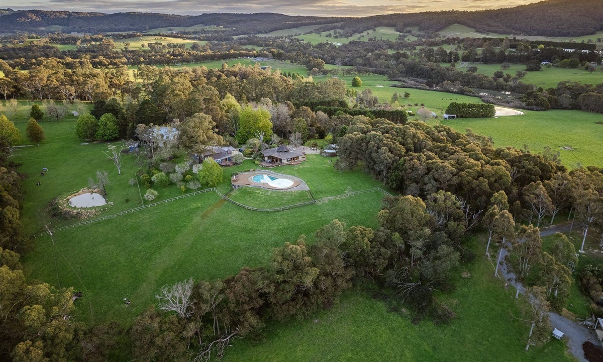 Yarra Junction House | Luxurious Unique, Private Paradise-Kangaroo Manor