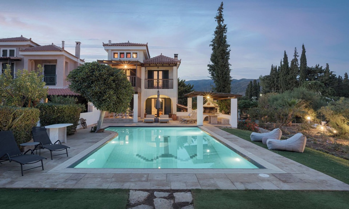 Plepi House | Luxurious Villa Nefeli Next To the Beach