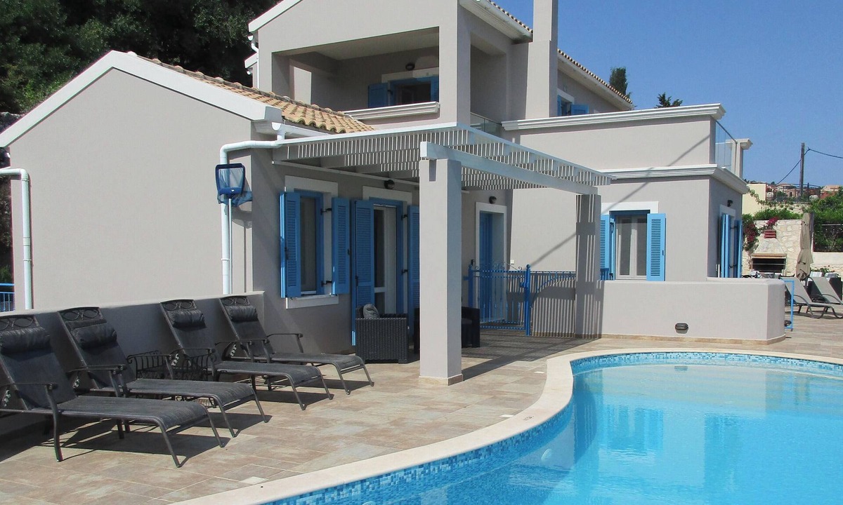 Chalikeri Villa | Luxurious Villa With Private Infinity Pool And Uninterrupted Sea Views