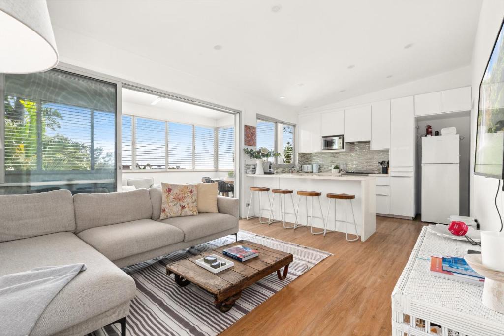 Narrabeen House | Luxury 2-Bed with Ocean Views and Garden