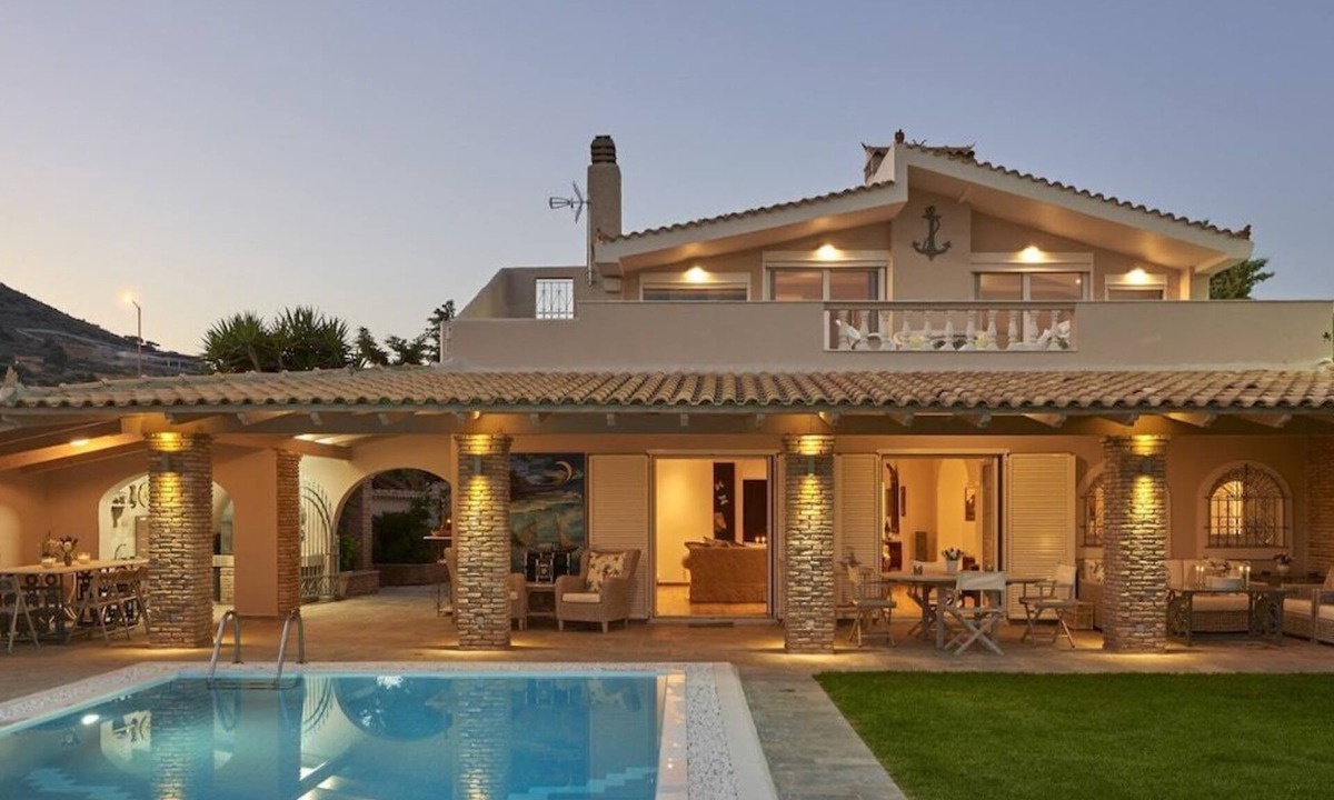 Saronikos Villa | Luxury 4 bdrm Villa with Pvt Pool on the beach