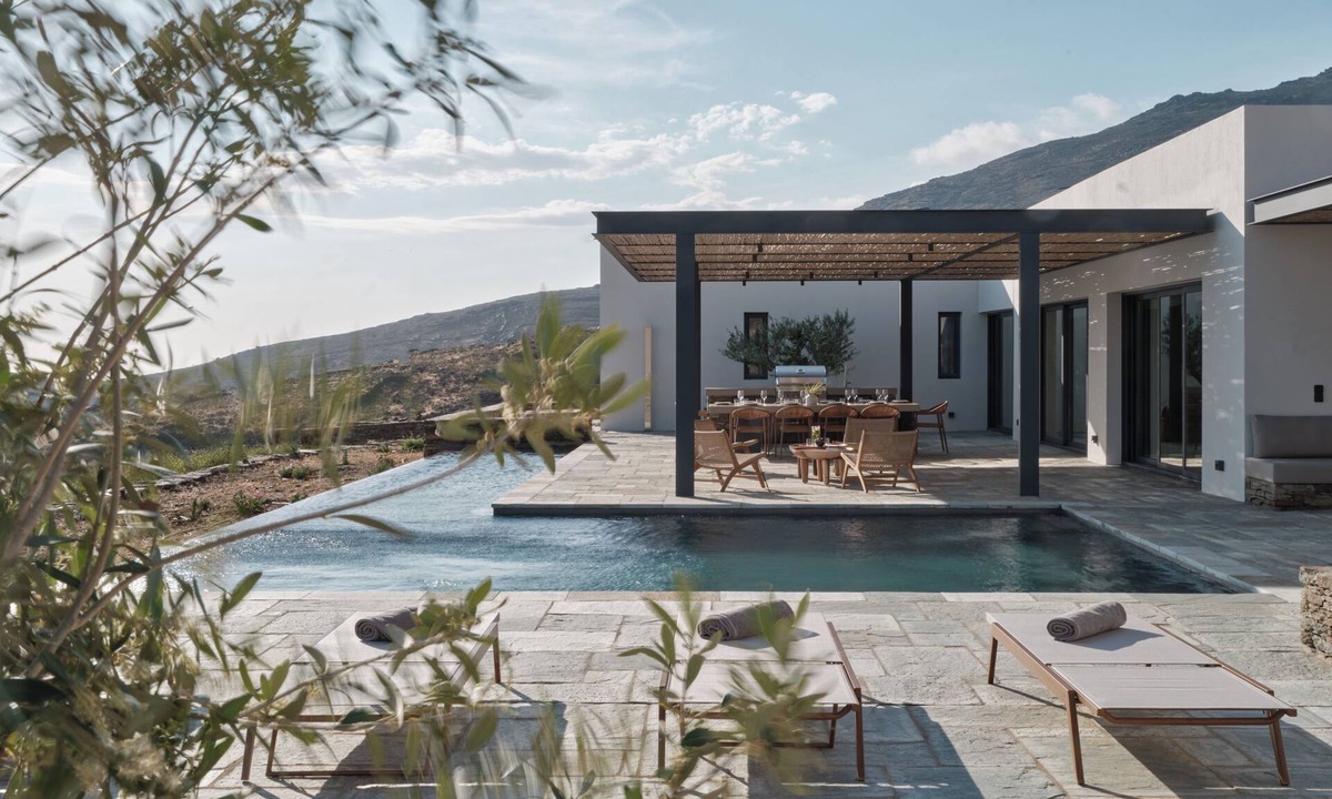 Agios Romanos Villa | Luxury 5 bedroom villa