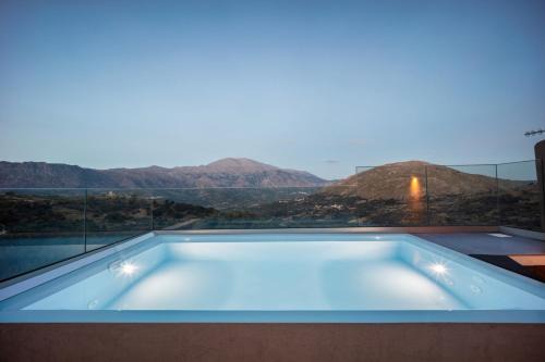 Sivritos Apartment | Luxury apartment with rooftop pool in Meronas
