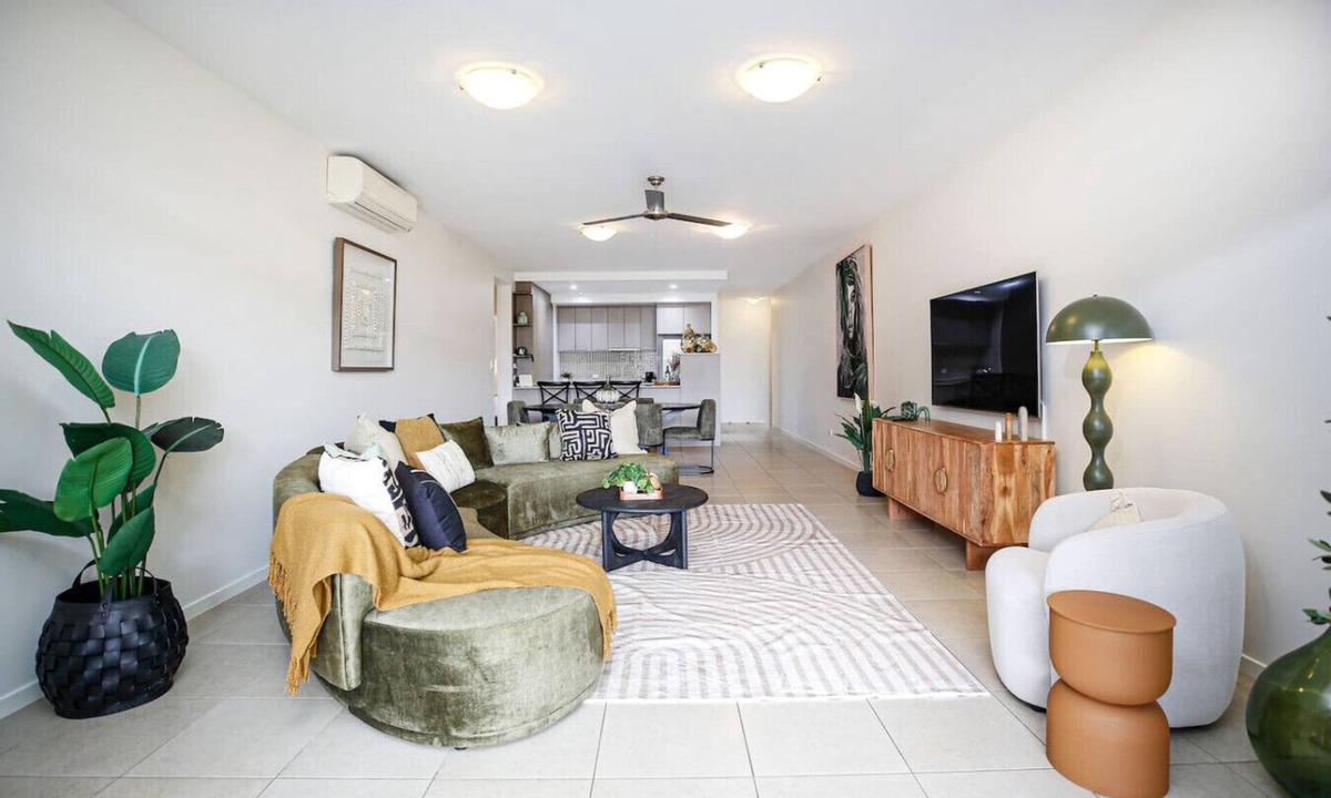 Cairns Central Business District Apartment | Luxury Cairns Stay with Pool and BBQ