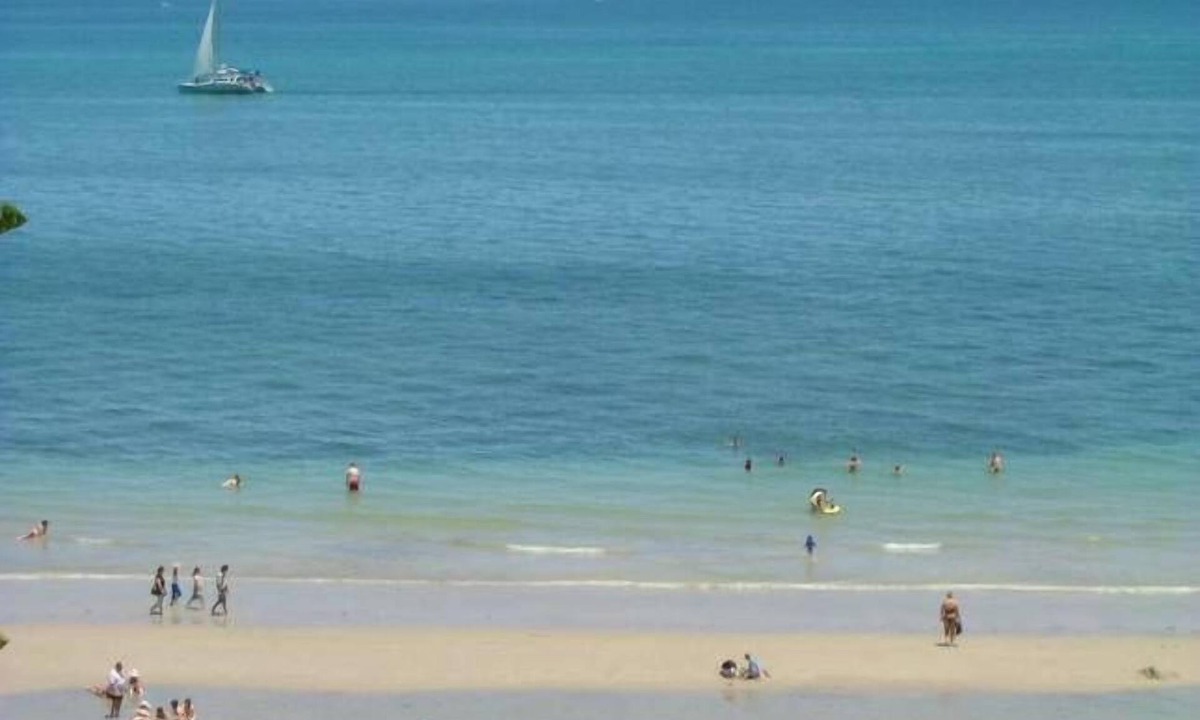 Glenelg Apartment | Luxury, Downstairs Grandview House Apartment. Opposite Colley Reserve & beach.