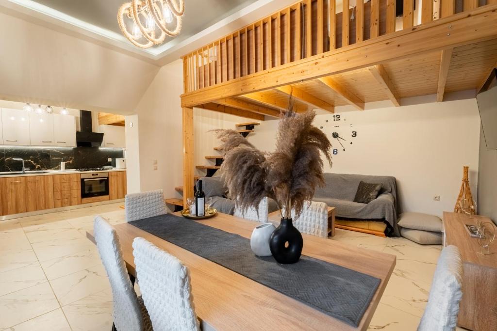 Salakos House | Luxury Getaway with Jacuzzi - Platanos House Salakos