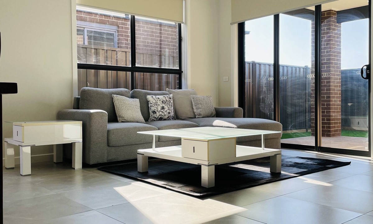 Melton South House | Luxury Home In Melton South- Free Parking And Wifi !