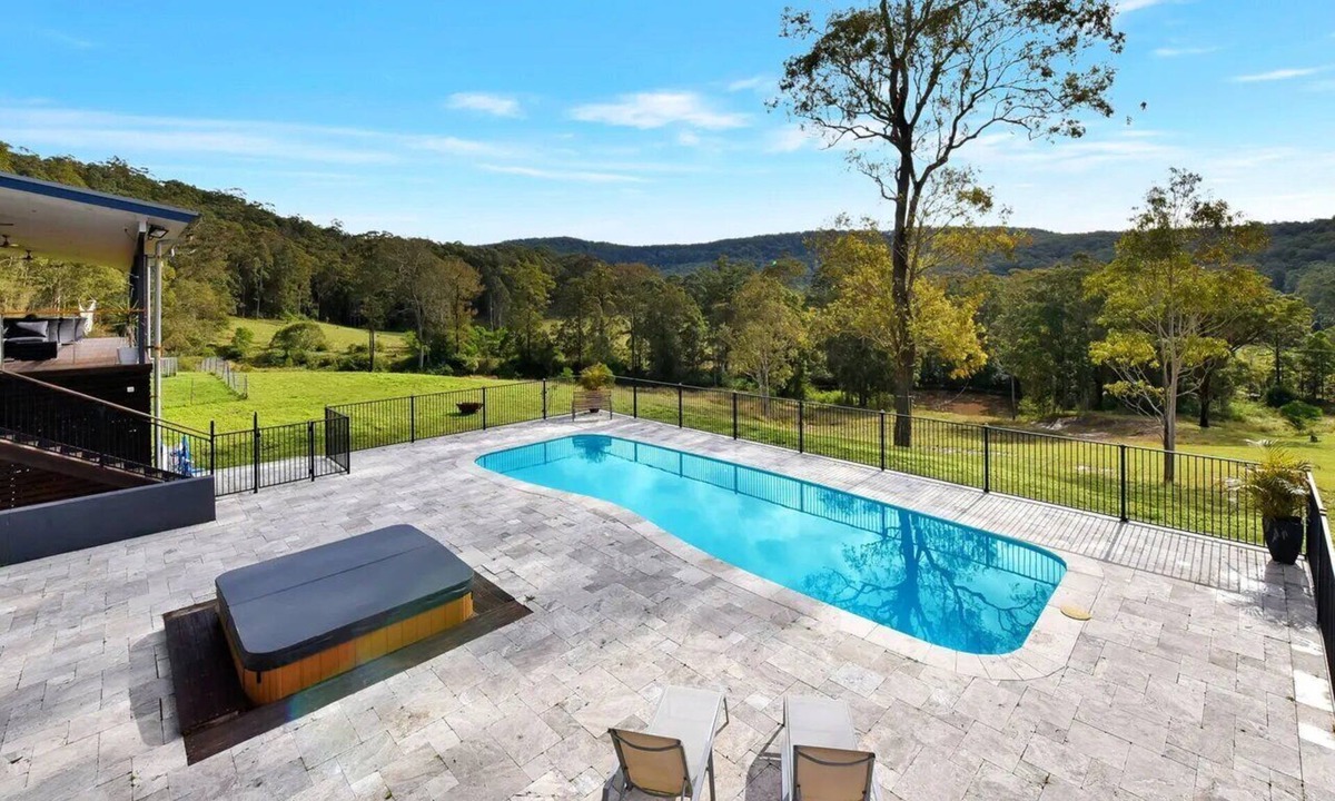 Mandalong House | Luxury Mandalong Mansion with Pool & Spa