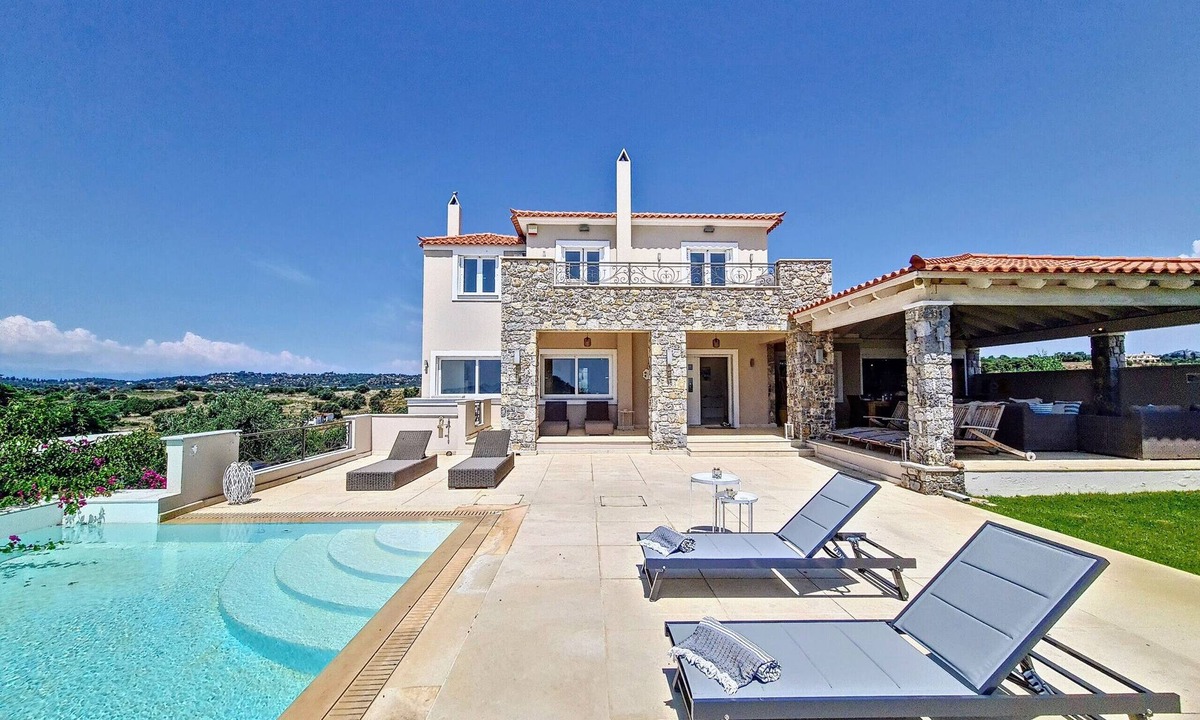 Kilada Villa | Luxury mansion with big pool and sea view