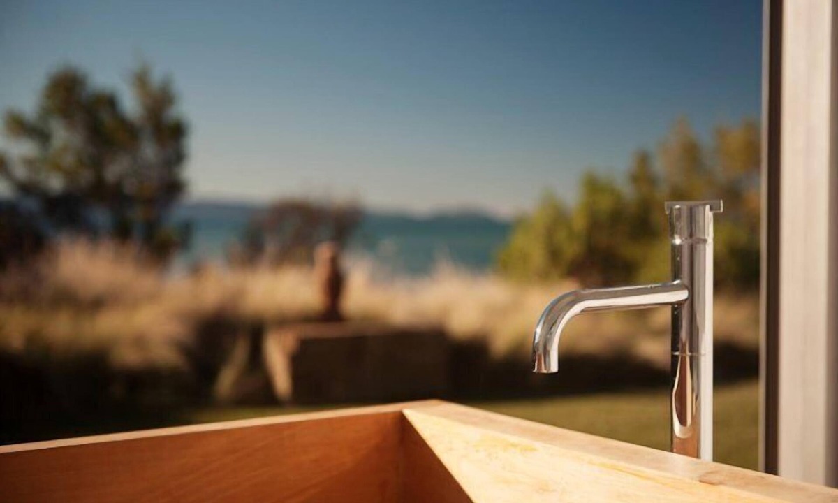Rocky Hills Villa | Luxury modernist beach house retreat on Tasmania's beautiful East Coast