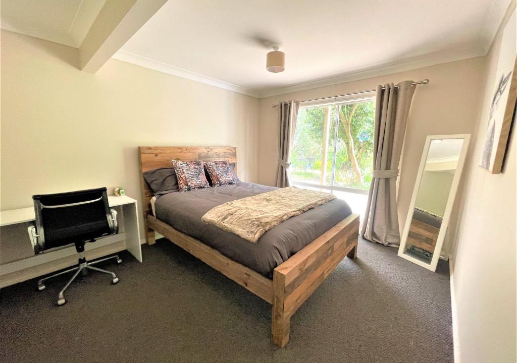 Sydney House | Luxury Mountain Retreat with Gym, Heated Private Pool & Bush Views