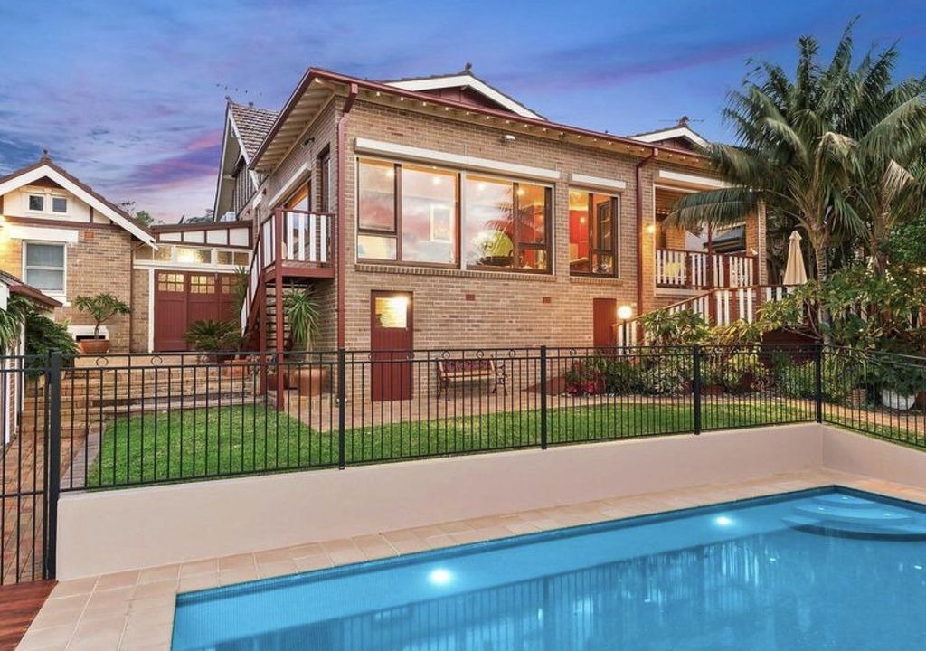 Sans Souci House | Luxury six bedroom waterfront home