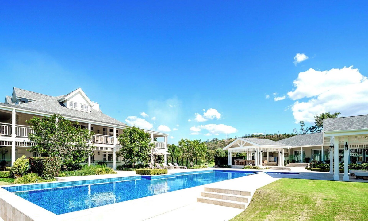 Wongawallan House | Luxury Villas Guanaba Estate (Heated Pool)