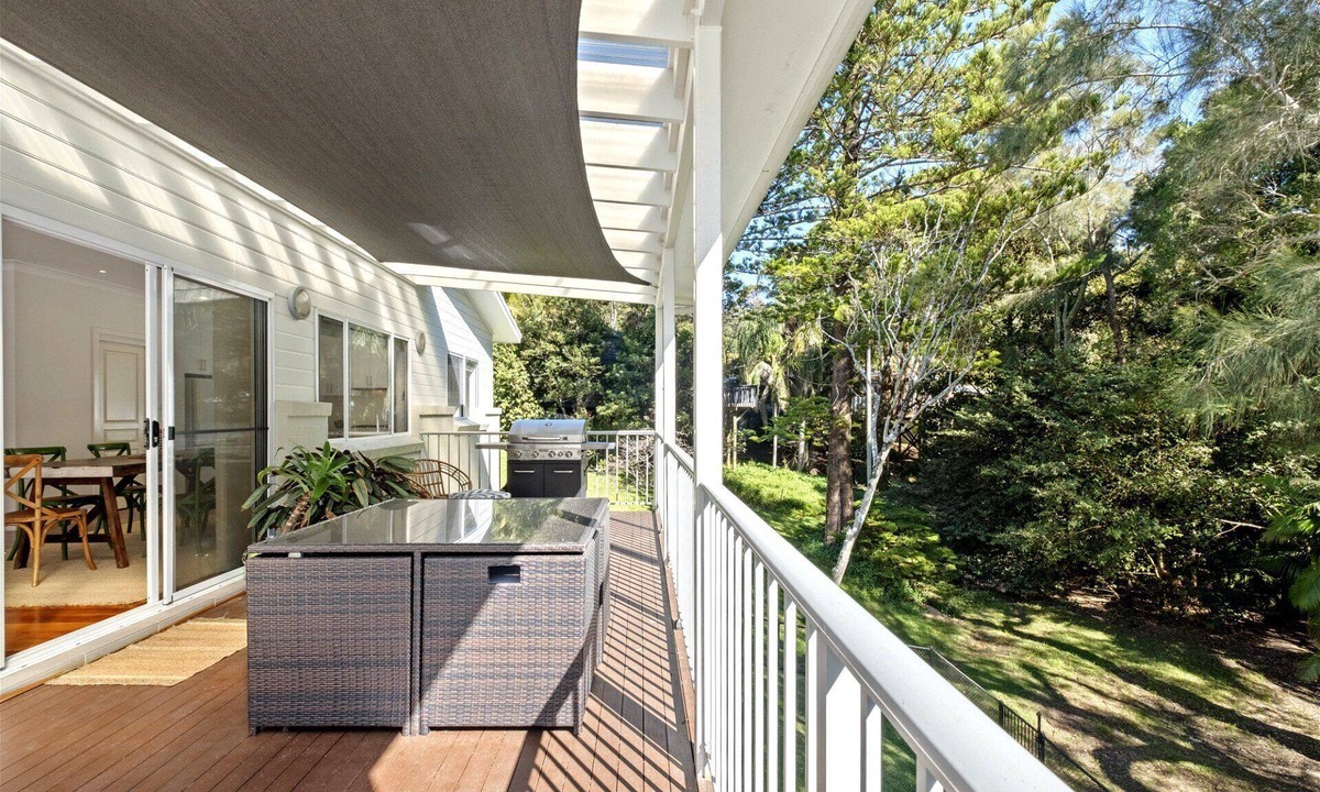 Macmasters Beach House | Luxury Villas Northwind (Walk to the beach)