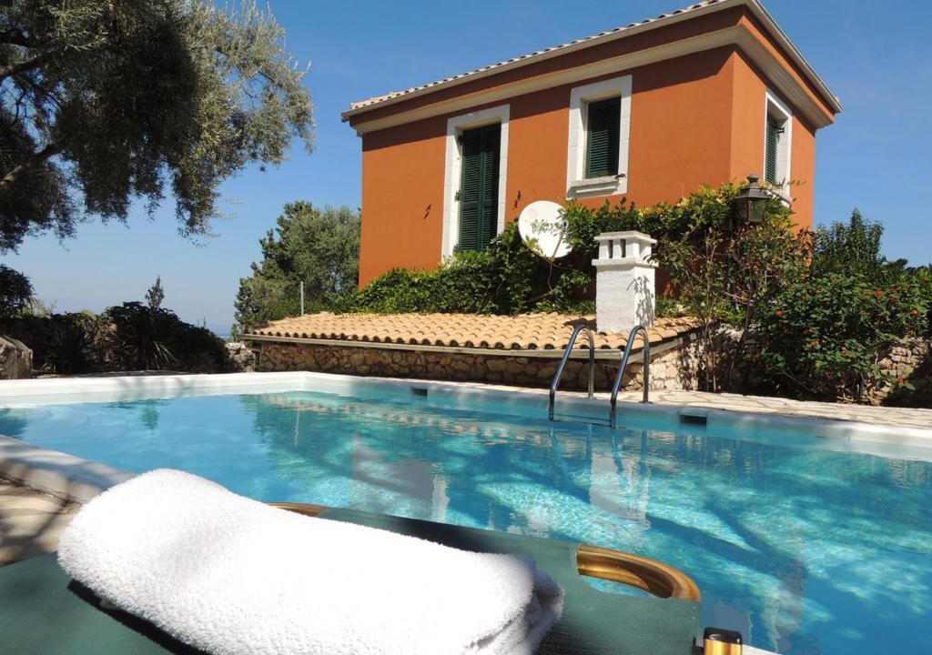 Lygia Villa | Lygia Villa Sleeps 4 Pool Air Con WiFi