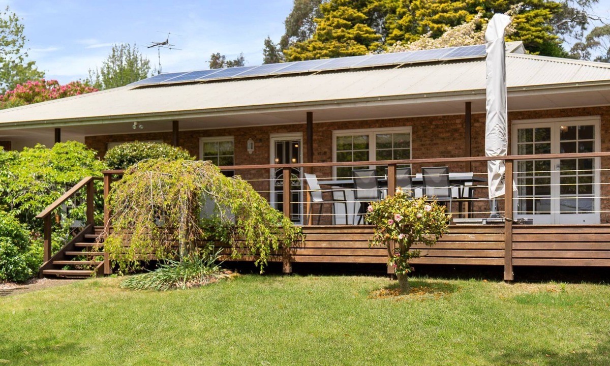 Blackheath House | Lynwood Gardens | Close to bush walks and Golf with 2 bathrooms