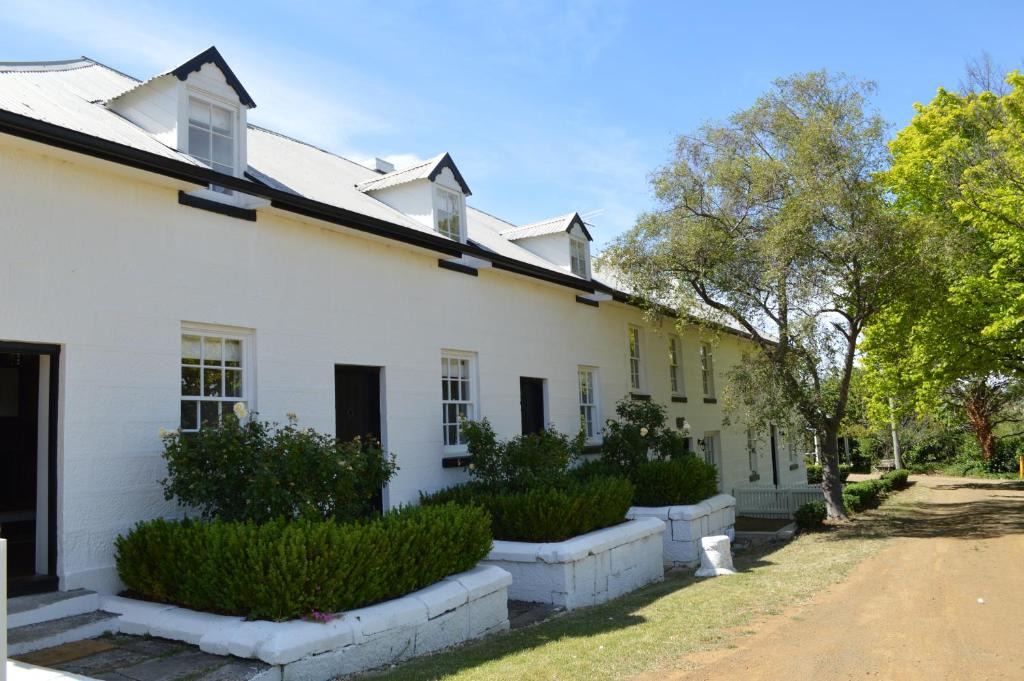 Pontville Bed & Breakfast | Lythgo's Row Colonial Cottages