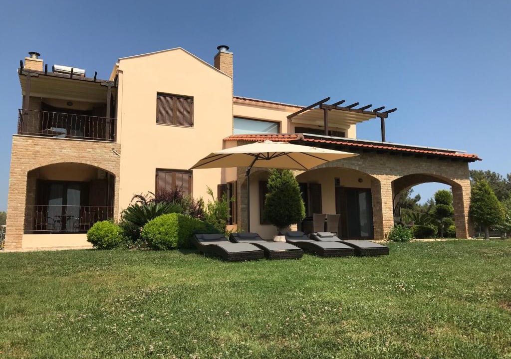Nea Propontida Villa | M Varkes Villa