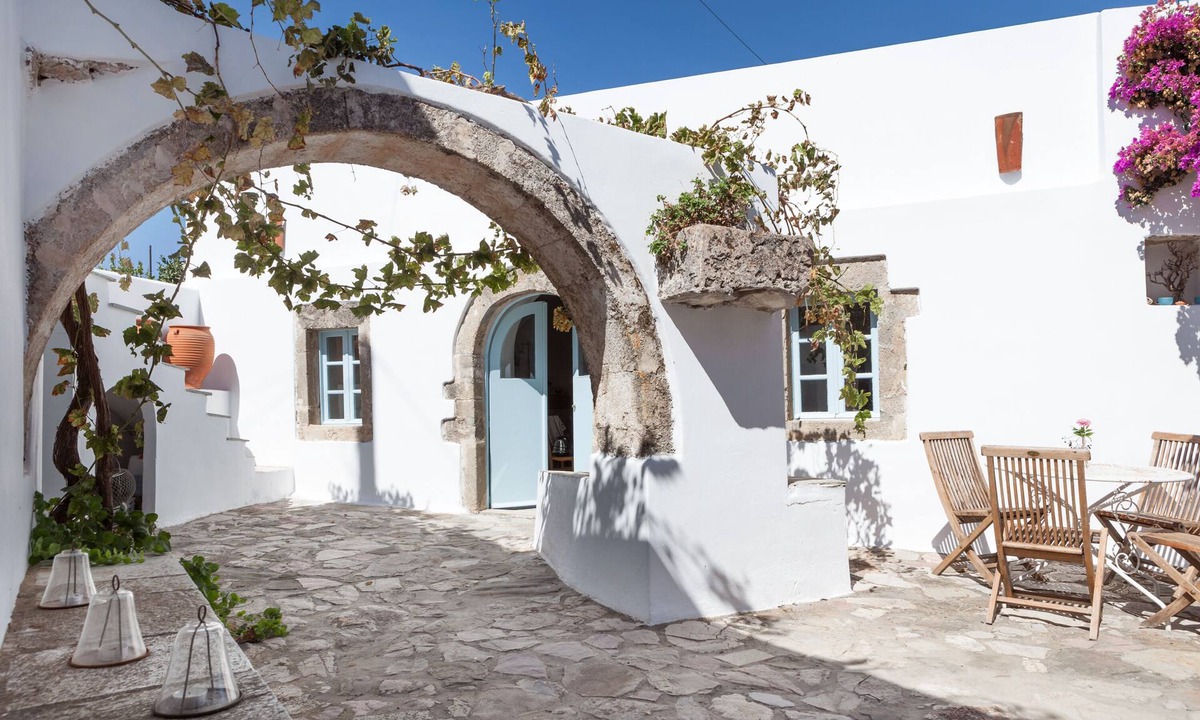 Milopotamos House | Magical centuries-old house sleep10