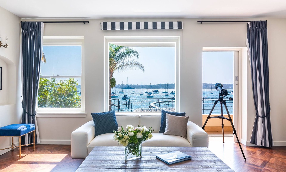 Double Bay Apartment | Magnificent Art Deco Waterfront apartment on the edge of Redleaf Beach