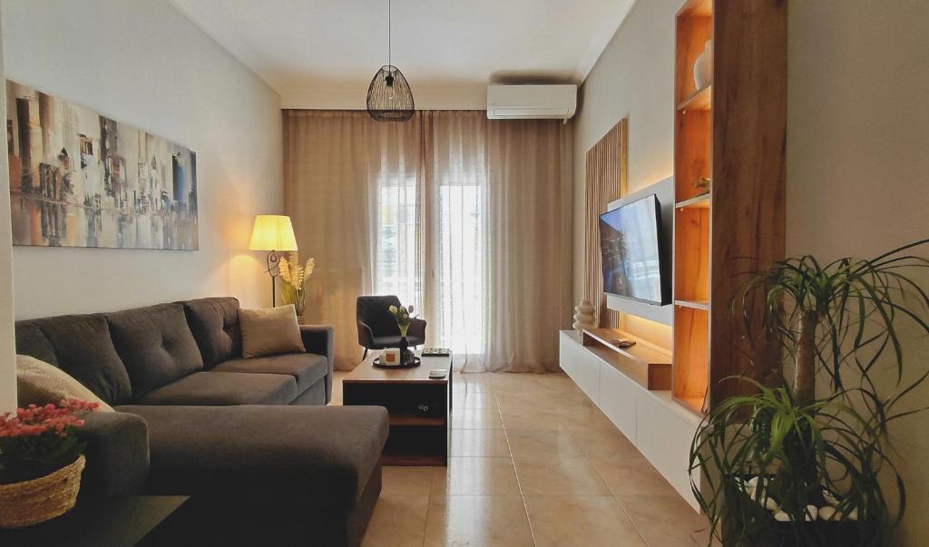 Serres Apartment | Maison Centrale - Free Private Parking - Luxury Stay in Serres Center