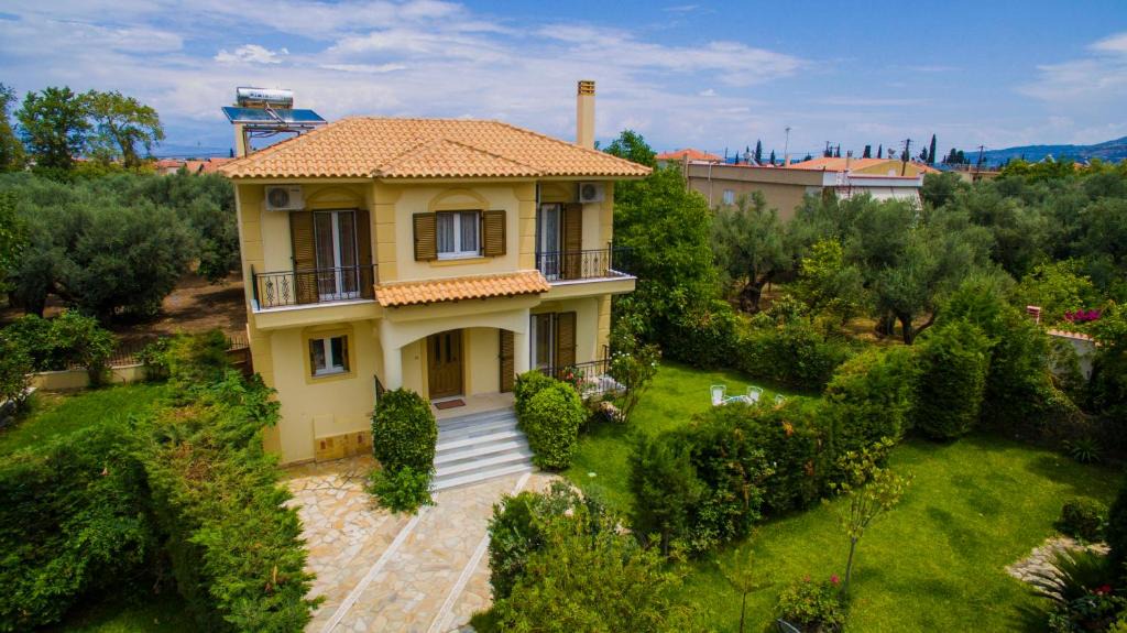 Diakofto Villa | Maison Fleurs