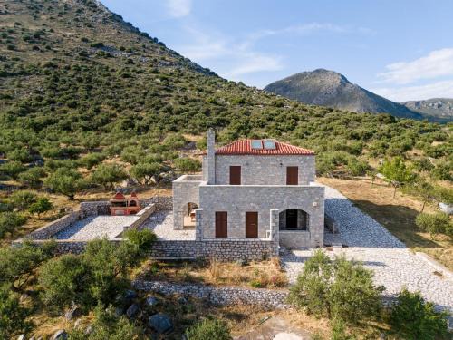 Oitylo House | Mani Stone Tower- Sea & Mountain Escape by ΜΡS