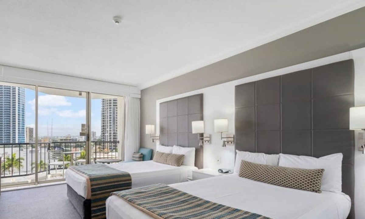 Surfers Paradise Apartment | Mantra on View : Surfer's Paradise by Ready Set Stay - Linen, Unlimited WiFi