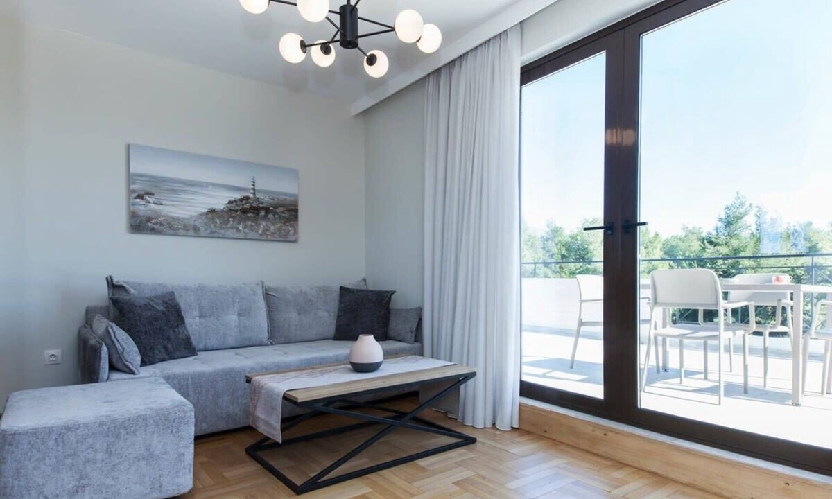Khalandrion Apartment | Marousi Modern Green Oasis Apt w Amazing Balcony