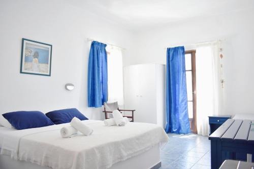 Merichas Hotel | Martinos Studios, Merihas port