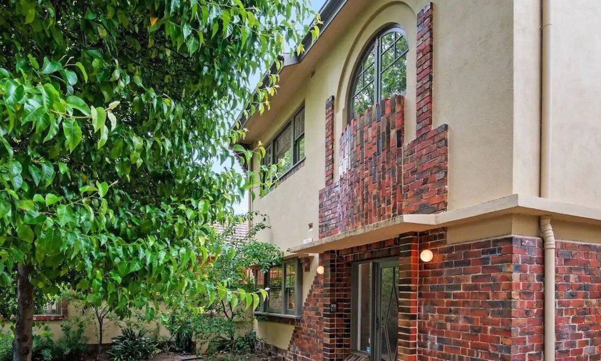 Elwood House | Massive Mitford! Large, Luxurious 1st Class 4 Bdrm