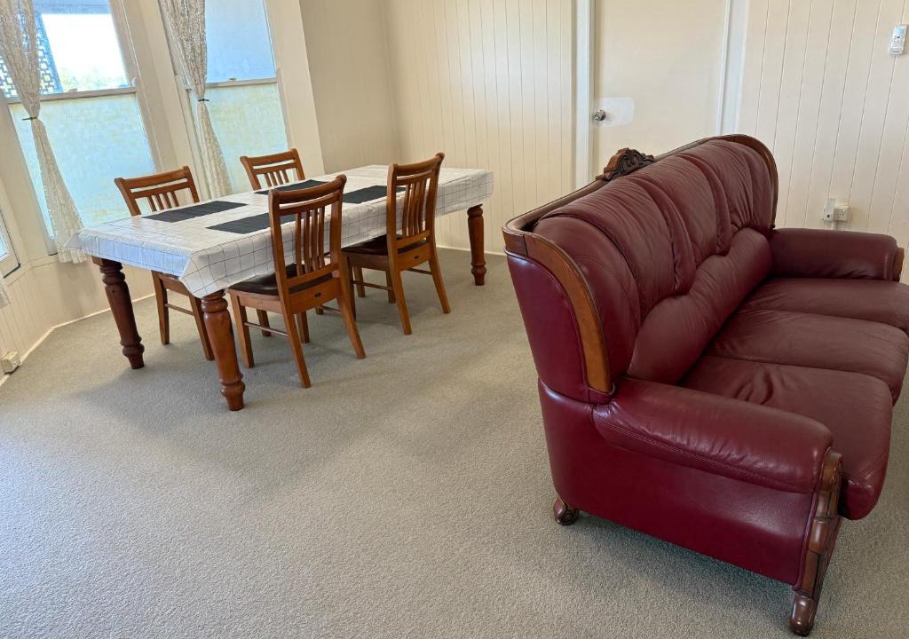 Bowen House | master room unit upstairs