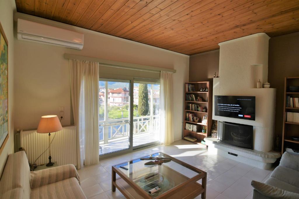 Astros House | Mata's Spacious Apartment