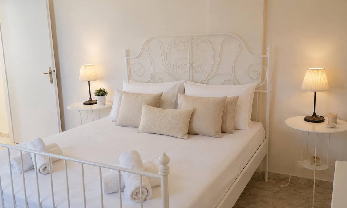Gialos House | Mear Holiday Home - Cozy Summer Getaway
